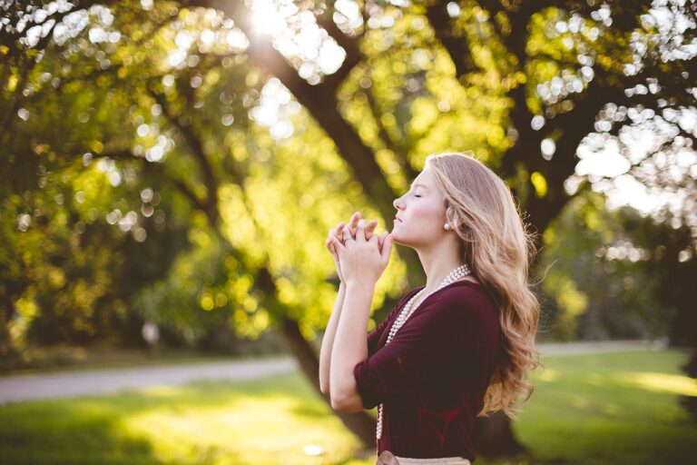 people, girl, praying-2604844.jpg